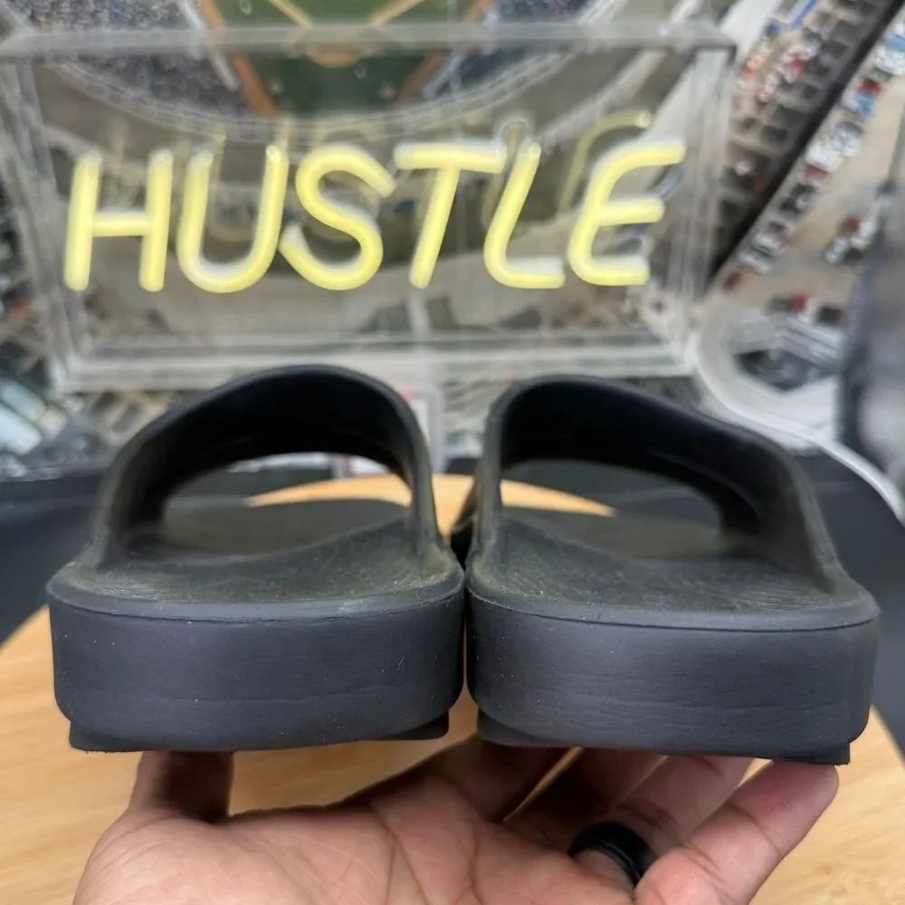 N/A oofos sandals